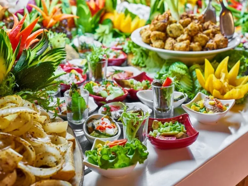 Herzhaftes Buffet mit klassischen Gerichten zum Richtfest