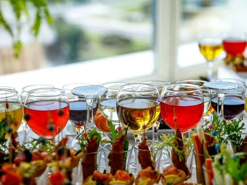 Gläser mit Sekt zum Empfang